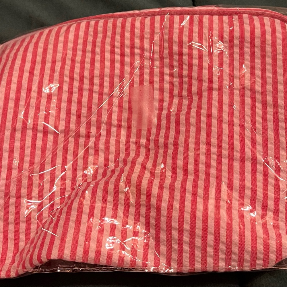 Makeup/toiletry bag, light red/white striped with zippered top & white handle